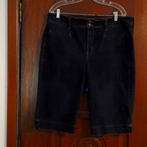 Size 16 bandolinoblu long shorts with 2 front buttons.